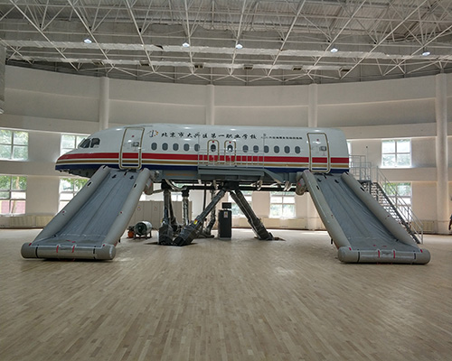 六自由度仿照飞行训练器