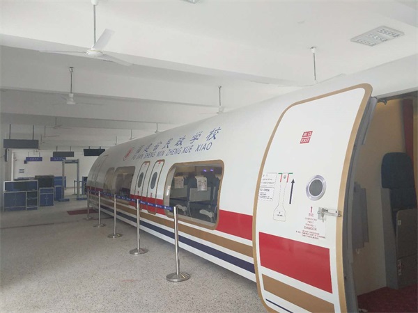 成为一名航空飞行员必要经历哪些呢？