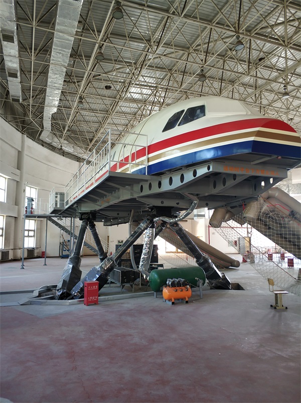 飞机航空仿照仓的舱内清单都有什么？
