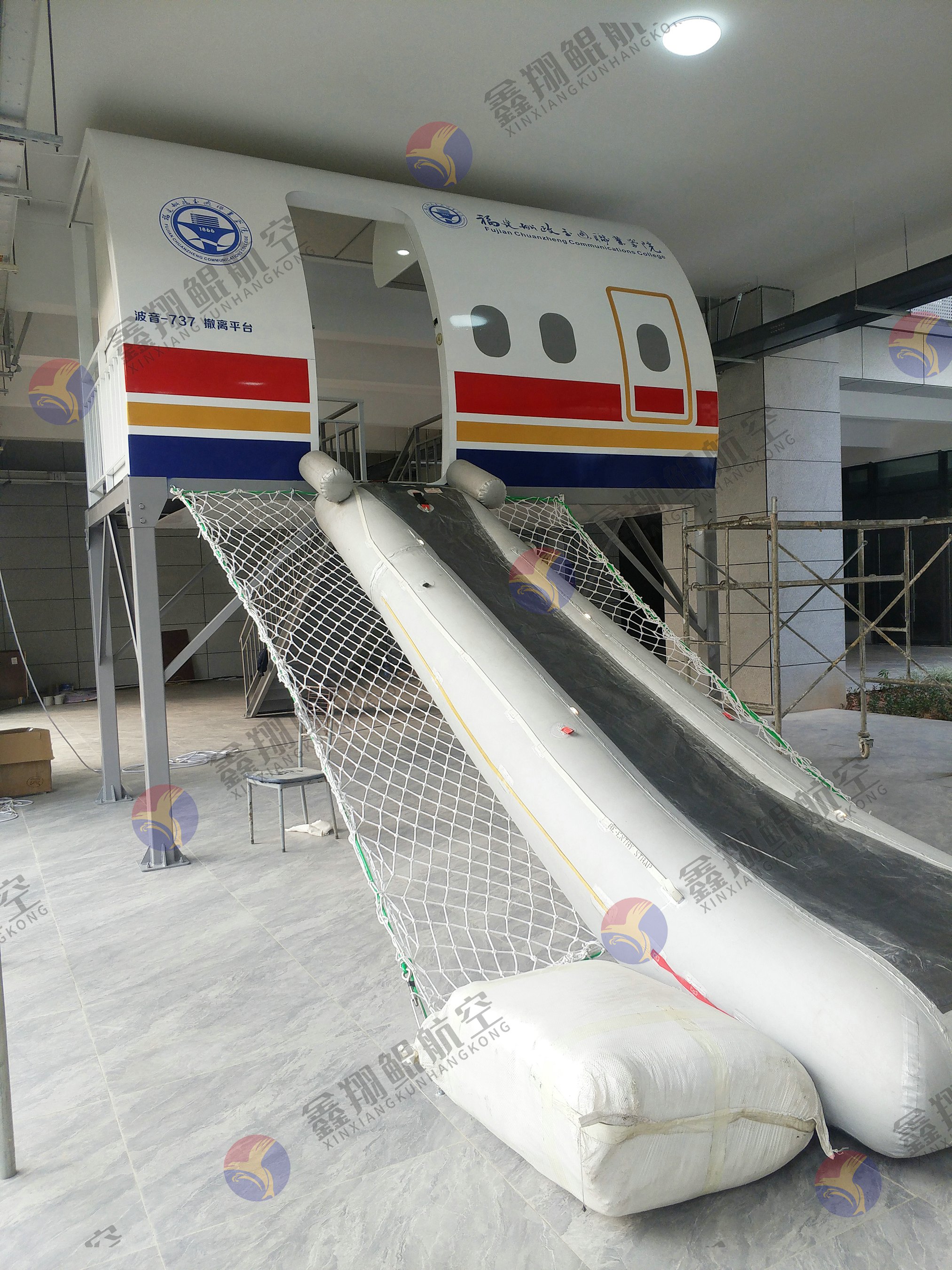 波音B737-800陆地垂危撤离平台