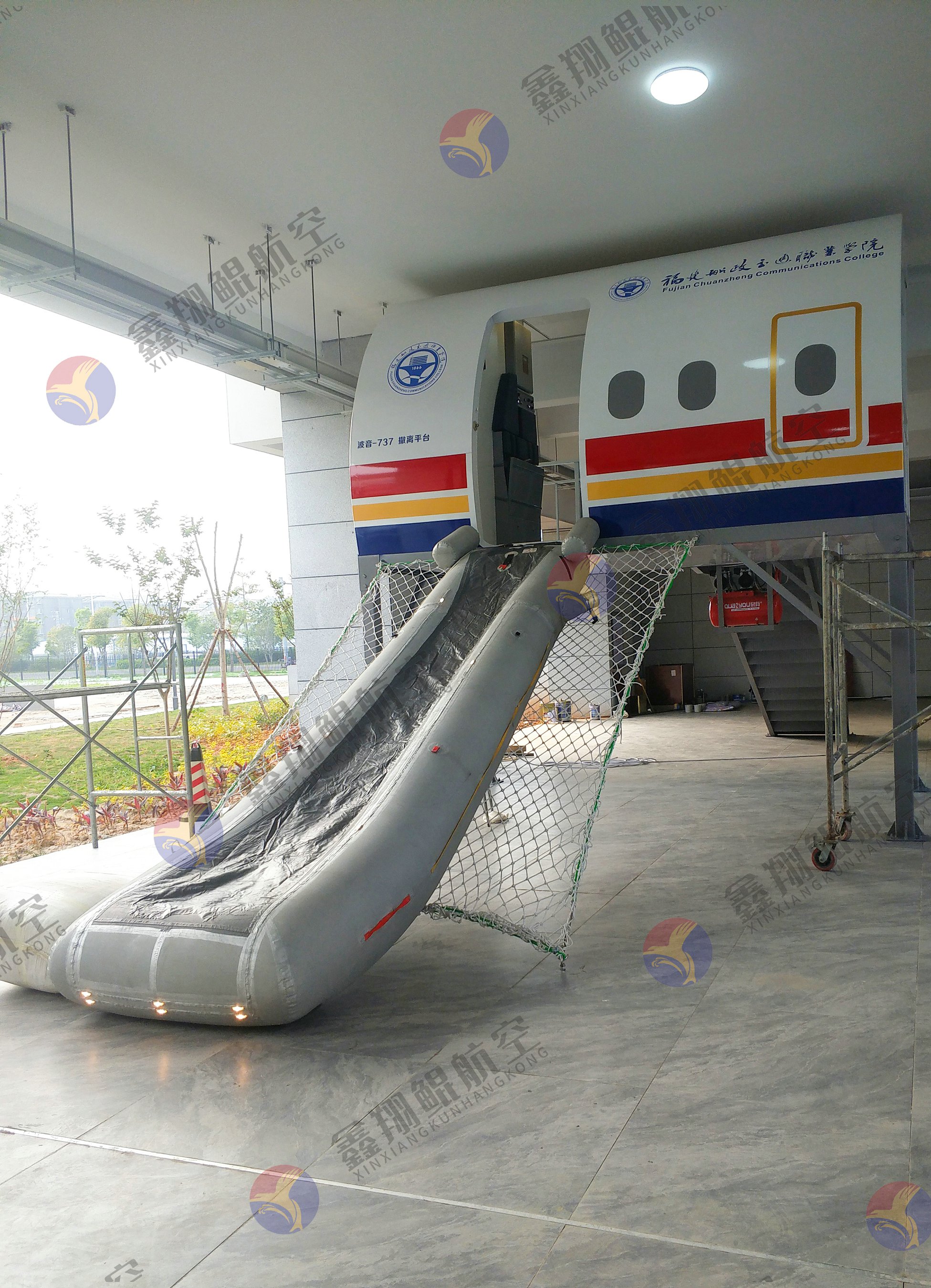 波音B737-800陆地垂危撤离平台